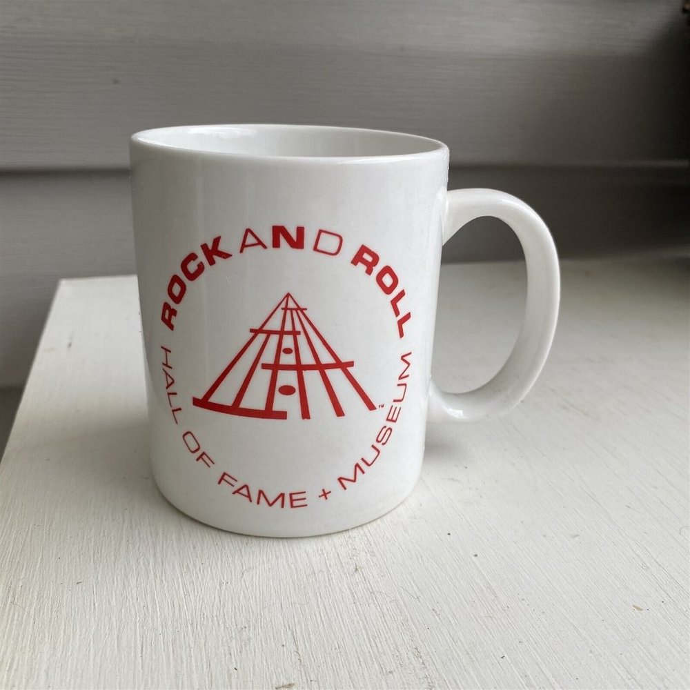 ROCK AND ROLL HALL OF FAME CLEVELAND OHIO COFFEE MUG 1995